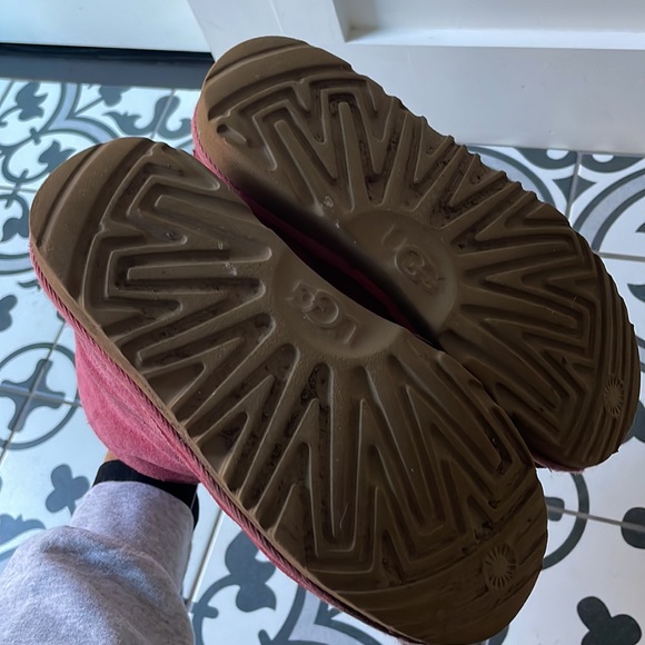 Very Well Loved Girls Ugg Boots - Picture 6 of 7